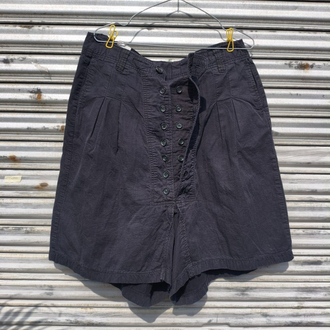 (size 32) Napoleon type multi button wide leg shorts (Category: Shorts) located in Lucena. Submitted by minryism (Listing ID 1466389905, Image 1). Description: Napoleon type wide lege short fits 32waist onli 300 length:22 in inseam:8 all buttons r functional af!!!! maganda yung volume nya pair it with ur fav boots atak na kaya siguro 30-32waist pero belt it henny!!! 💋💋💋💋💋💋 forda best fit po u can measure ur fav garments to compare if iz a m