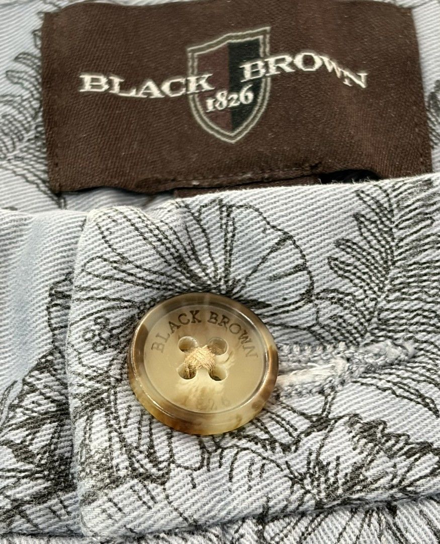 Size 38” - Black Brown Men’s Shorts Preloved HB103 (Category: Shorts) located in Pasig City. Submitted by szorty (Listing ID 1466529352, Image 3). Description: •PRELOVED• Onhand and ready to ship Brand: Black Brown Condition: Used Waist: 38 Size in tag: 36 Length: 20 inches Pocket: 5 - All of our items are washed *Please see photos for flaws/issues if indicated. *Photos may vary from actual Tags: Black brown 1826 short mens men bottoms shorts bot
