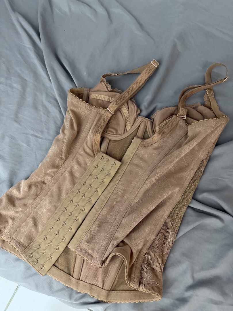 Skin corset (Category: Others Tops) located in Manila. Submitted by yanaccc (Listing ID 1466541979, Image 3). Description: .