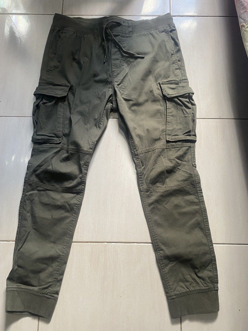 H&M Skinny Cargo Pants Men (Category: Joggers) located in Rizal. Submitted by kenrick_2003 (Listing ID 1466368654, Image 2). Description: Waist: 32 Medium Condition: Like new Length: 38 Inches Inseam: 27 Inches Hem: 5 Inches Stretchable.