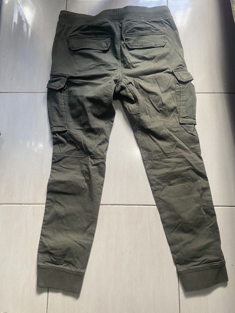 H&M Skinny Cargo Pants Men (Category: Joggers) located in Rizal. Submitted by kenrick_2003 (Listing ID 1466368654, Image 3). Description: Waist: 32 Medium Condition: Like new Length: 38 Inches Inseam: 27 Inches Hem: 5 Inches Stretchable.