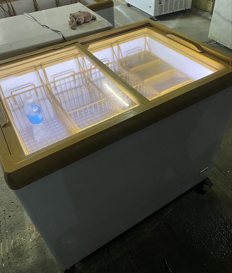 Sliding Glass Freezer (Category: Other Kitchen Appliances) located in Manila. Submitted by farhannamanagantal (Listing ID 1466344928, Image 1). Description: Sliding Glass Freezer Ber months SALE🥰‼️ ✔️10cuft ✔️Good condition ✔️Ready to use ✔️Fast cooling ✔️No repair history WE ACCEPT CASH ON DELIVERY, PICK UP AND WALK-INS!💯.