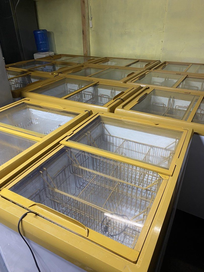 Sliding Glass Freezer (Category: Other Kitchen Appliances) located in Manila. Submitted by farhannamanagantal (Listing ID 1466344928, Image 3). Description: Sliding Glass Freezer Ber months SALE🥰‼️ ✔️10cuft ✔️Good condition ✔️Ready to use ✔️Fast cooling ✔️No repair history WE ACCEPT CASH ON DELIVERY, PICK UP AND WALK-INS!💯.