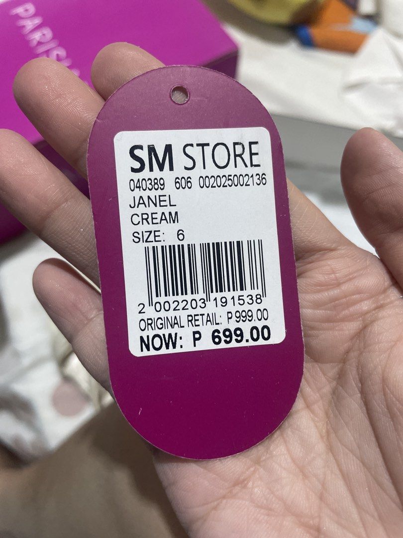 SM Parisian Janel White Kitten Heels (Category: Heels) located in Bulacan. Submitted by ohyul.06 (Listing ID 1466391676, Image 3). Description: Used one time only, nasiraan ako heels while nasa mall so bumili ng masusuot pansamantala. may mga onting gasgas lang na di noticeable kasi ginamit ko siya sa amusement park ng mall. size 6 nakalagay but can fit up to size 7 (size 7 me and kasya sya).