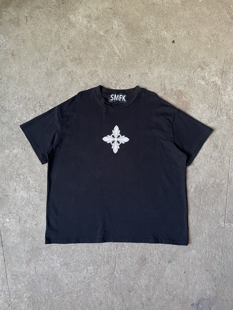 SMDK Snowflake Cross Logo Tee (Category: Tshirts & Polo Shirts ) located in Santiago. Submitted by ace.stuff (Listing ID 1466381936, Image 1). Description: No issues Popular korean brand CH alternative Boxy fit Large to XL DM to purchase.