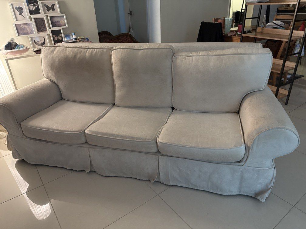 Sofa (Category: Sofas) located in Johor Bahru. Submitted by sherynv (Listing ID 1466417081, Image 3). Description: To handle pick up and delivery.