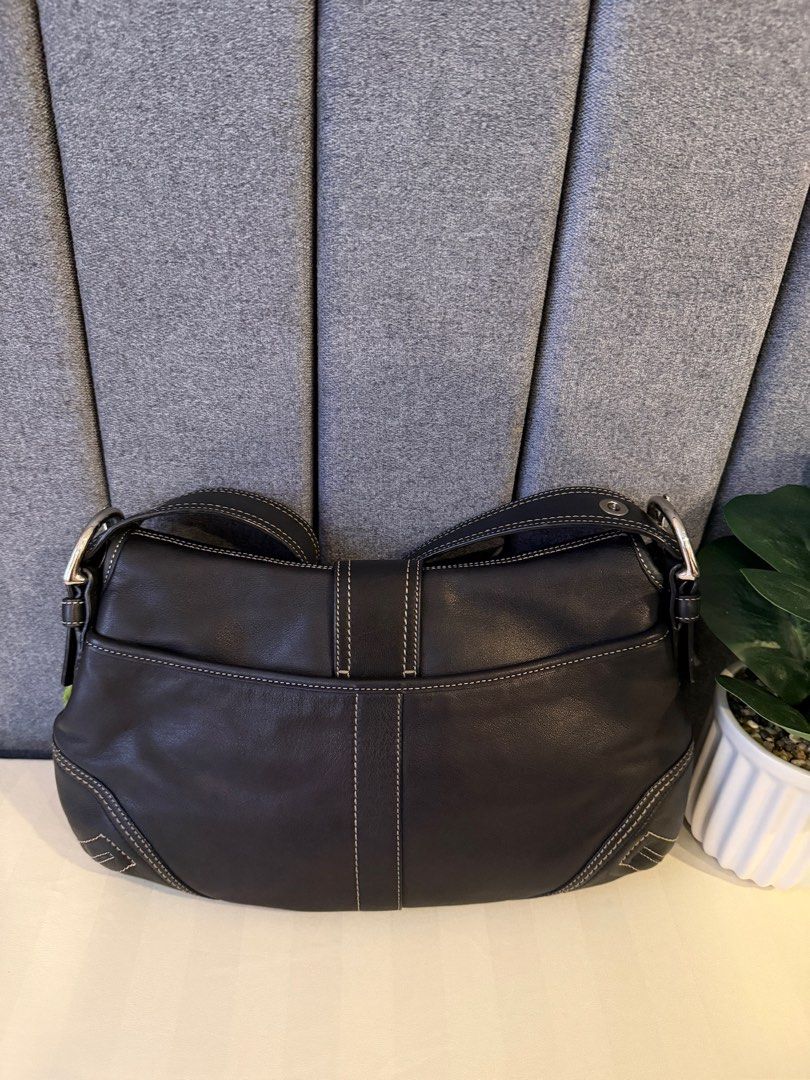 soho black medium (Category: Shoulder Bags) located in Manila. Submitted by evieanne (Listing ID 1466459224, Image 3). Description: no issue!! .