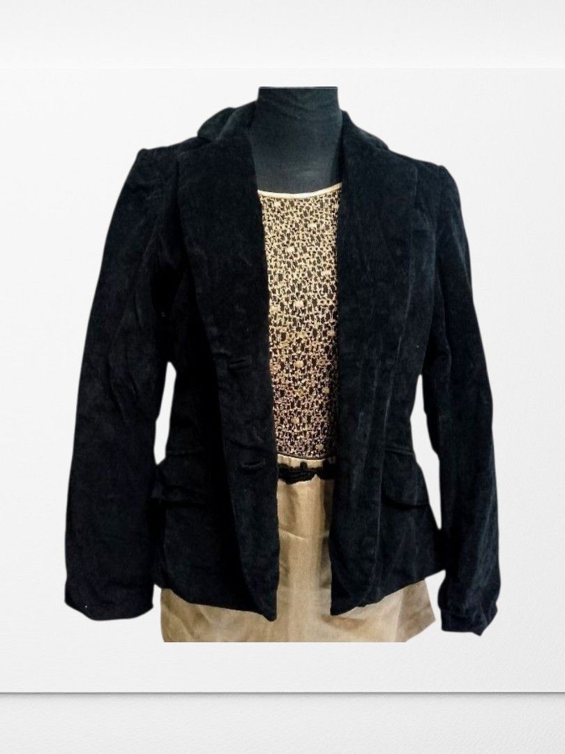 Solid Black RAFAELLA PETITES Corduroy Tailored Blazer Jacket (Category: Coats, Jackets and Outerwear) located in Bacoor. Submitted by aithriftcloset (Listing ID 1466448950, Image 3). Description: Code: Women's Corduroy, Patterned Peacoats, Velvet etc) 👌🏆Solid Black RAFAELLA PETITES Corduroy Tailored Blazer Jacket 🏷️ Short Description Elevate your wardrobe with this authentic Rafaella Petites Solid Black Blazer, meticulously crafted from a prem