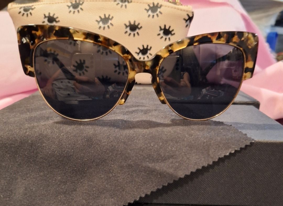 SONIX Women Sunglasses (Category: Sunglasses & Eyewear) located in General Trias. Submitted by aeunice (Listing ID 1466461809, Image 1). Description: Brand: Sonix Dafni In Good Condition. Great design. Includes a gift box with velvet carrying pouch and microfiber cleaning cloth. 100% UVA & UVB protection. BPA Free. Premium acetate. Meet up / Shipping via Lalamove, JnT, Gogo Express & LBC.
