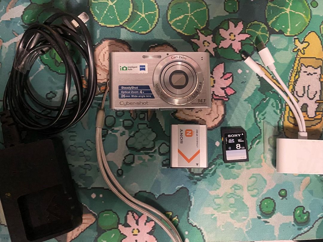 Sony Cyber-shot DSC-W320 (Classic Silver) (Category: Cameras) located in Caloocan City. Submitted by xeloresell (Listing ID 1466366841, Image 2). Description: super y2k / pinterest core, perfect pampa-aesthetic ng dump! ready to shoot na agad, zero hassle kasi deretso lipat na sa phone yung pics 💅 inclusions (complete bundle): • orig sony battery • orig sony charger (bihira na ’to, hindi de-ipit!) • 4gb sd card • dual card reader (lightning & ty