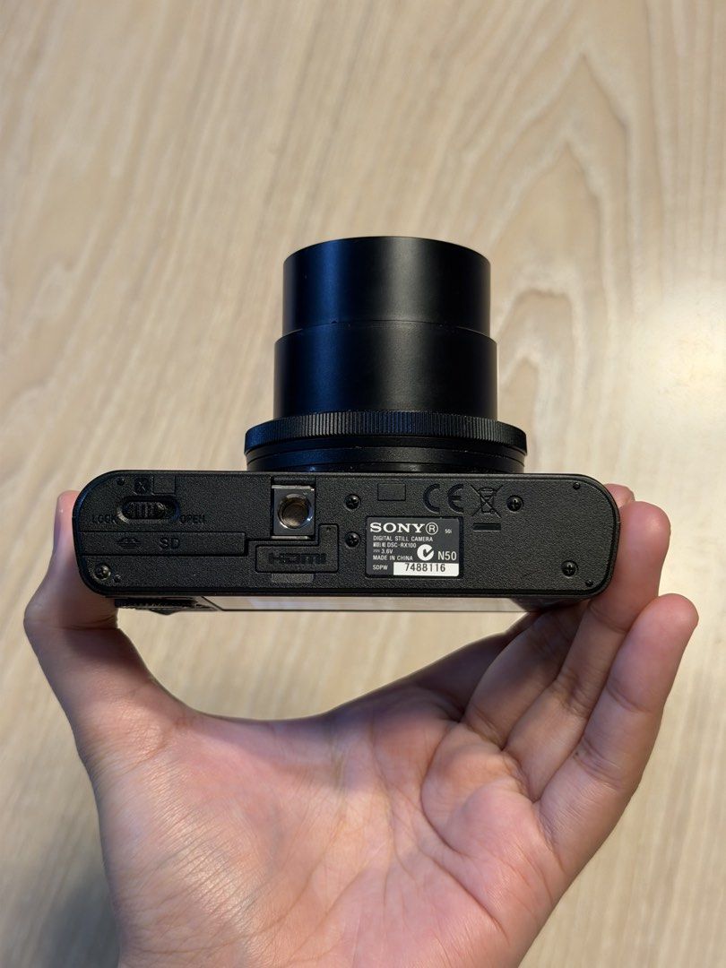 Sony Cybershot RX100 Mark I (Category: Cameras) located in Pasig City. Submitted by muezam (Listing ID 1466402020, Image 3). Description: -with original battery & 64GB SD card -NO Charger.