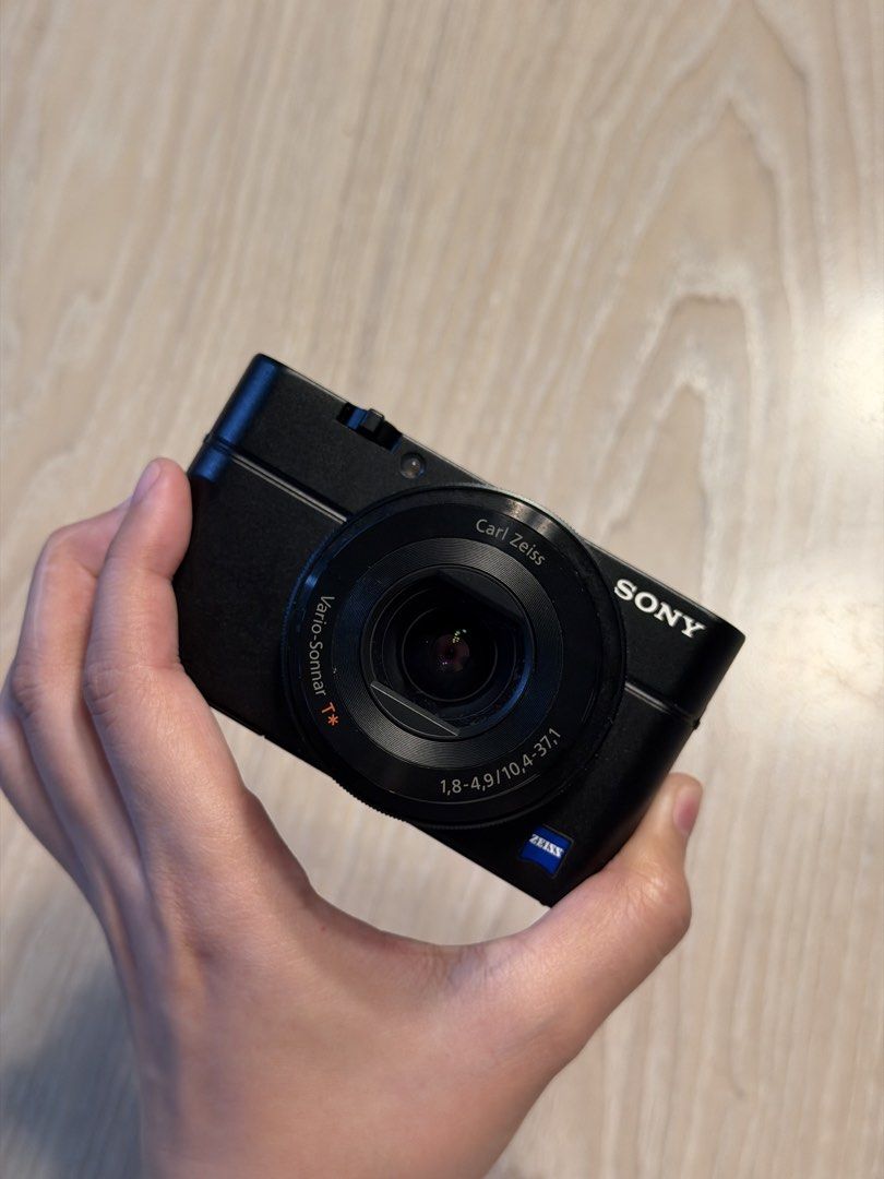 Sony Cybershot RX100 Mark I (Category: Cameras) located in Pasig City. Submitted by muezam (Listing ID 1466402020, Image 2). Description: -with original battery & 64GB SD card -NO Charger.