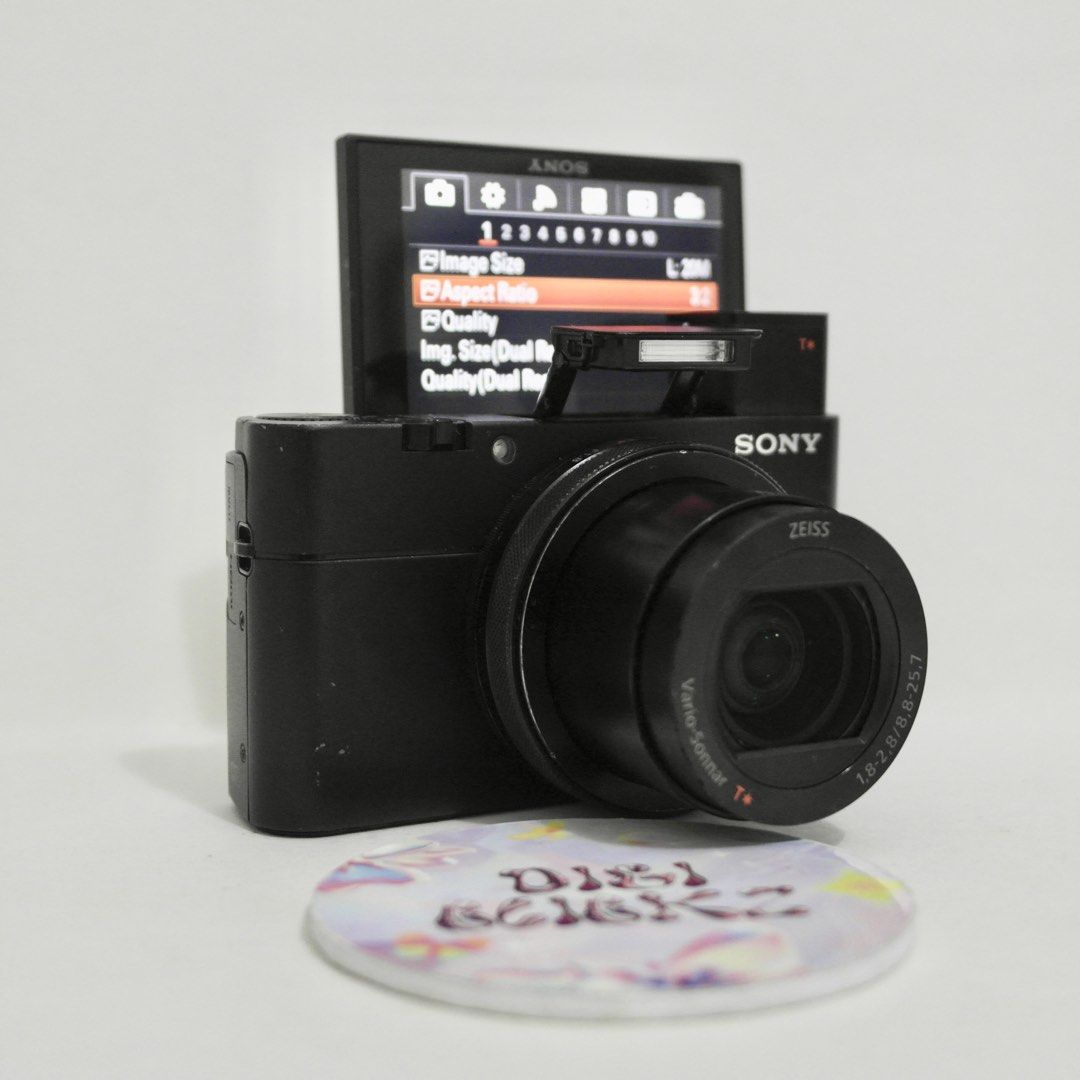 Sony RX100 Mark V (Category: Cameras) located in Bulacan. Submitted by njl_g (Listing ID 1466356948, Image 1). Description: Sony RX100 Mark V (Black) 🧺 ₱35,000 fixed + sf Body condition: 8/10 with signs of usage Inclusions: Battery, charger, sd card, strap, pouch, stickers No issue! 𝓻𝓮𝓶𝓲𝓷𝓭𝓮𝓻𝓼: 🧾Full payment is due upon order confirmation 📦No rush shipping 📍Location: San Ildefonso, Bulacan, PH 💰Payment: GCash, UnionBank, BPI, Mariban