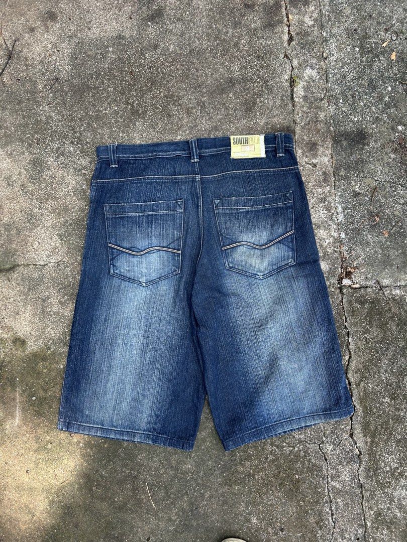 Southpole gold tab (Category: Shorts) located in Manila. Submitted by _kerbs (Listing ID 1466389768, Image 2). Description: 38x28x13.