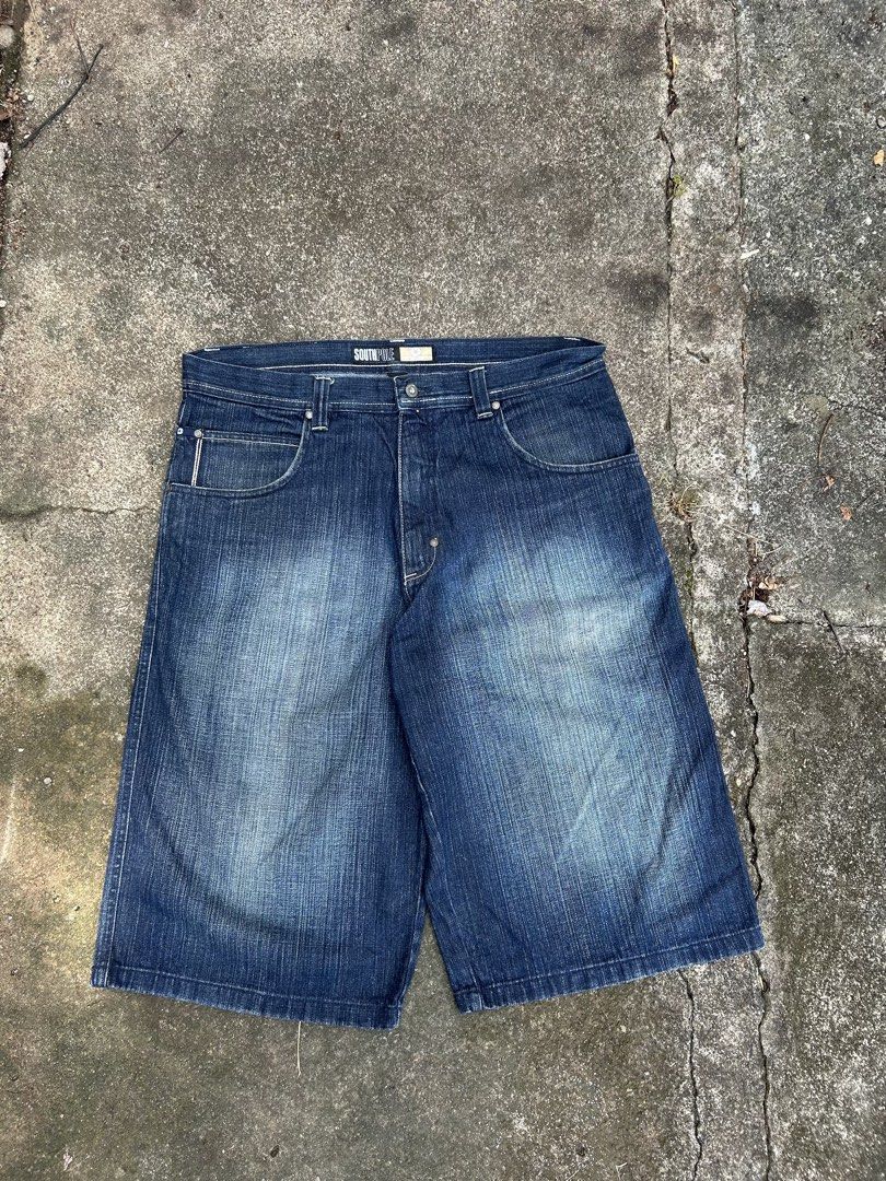 Southpole gold tab (Category: Shorts) located in Manila. Submitted by _kerbs (Listing ID 1466389768, Image 3). Description: 38x28x13.