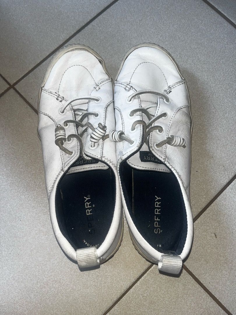Sperry crest vibe white leather shoes (Category: Sneakers) located in Manila. Submitted by anngeline_reyes (Listing ID 1466454403, Image 2). Description: SPERRY CREST VIBE WHITE LEATHER SHOES 👟 Price: ₱750 + shipping fee • Brand: Sperry • Size: 8.5 • Material: Leather • Preloved — good condition • Has visible signs of use, including dirt/stains and creasing on the leather • Colors may vary slightly due to lighting conditions and screen settings.