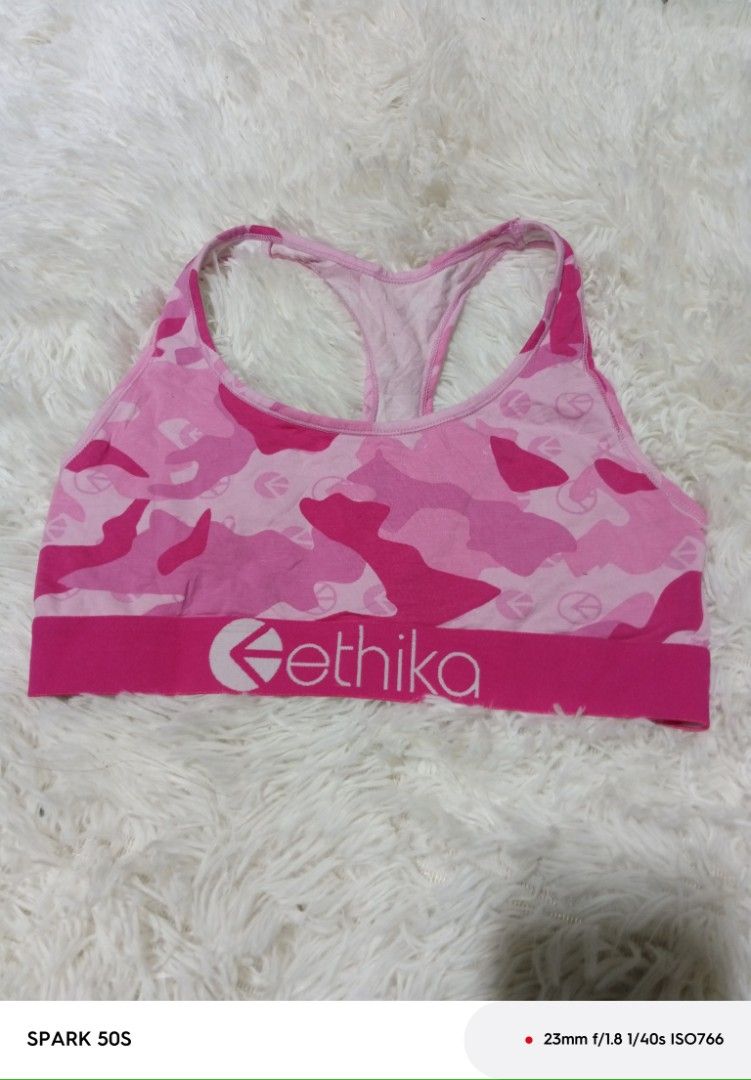 Sports bra (Category: Activewear) located in Maria Aurora. Submitted by mr.gamarcha1928 (Listing ID 1466470570, Image 2). Description: Nike sports bra with pads large ethika small 200 each mo.