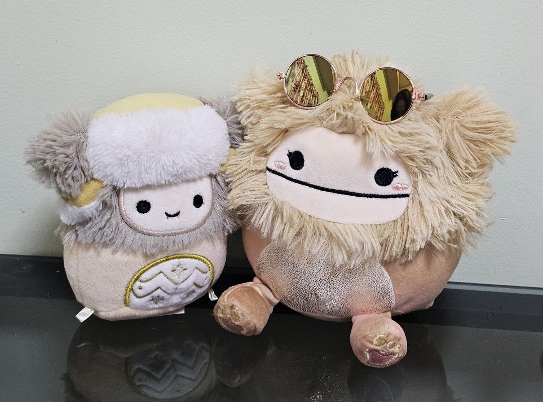 Squishmallows Bigfoot & Sasquatch Set (Dame & Dray) (Category: Character Goods) located in Kabankalan. Submitted by ninunothrift (Listing ID 1466398866, Image 1). Description: •Dame the Bigfoot (5.5 inches) [Scented] Free glasses 👓 •[Imported from abroad:] Dray the Sasquatch (4 inches) [Winter Edition] Selling as set :]' MOP: Gcash MOD: J&T Loc: Negros.