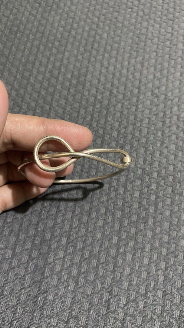 Sterling Silver Solid Bangle Made in Mexico (Category: Bracelets) located in Lapu Lapu. Submitted by any_thrift (Listing ID 1466327313, Image 2). Description: Tested Silver Around 15.5g Solid Silver no wires Fits around 7-8inches Location: Lapulapu Cebu.