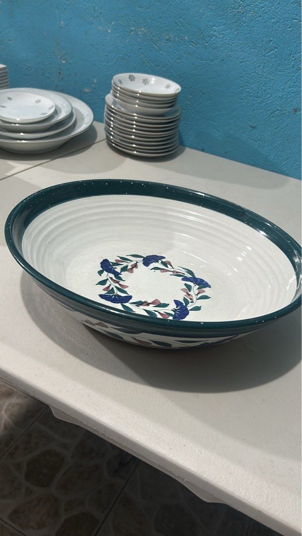 Stoneware Large Serving Bowl (Category: Dinnerware & Cutlery) located in San Fernando. Submitted by dcdaisyyy (Listing ID 1466477316, Image 2). Description: Beautiful, sturdy ceramic large serving bowl. Features a hand-painted dark green rim with matching floral and leaf illustrations on a white background. Perfect for family-sized pasta, salads, fruits, or as a kitchen centerpiece..