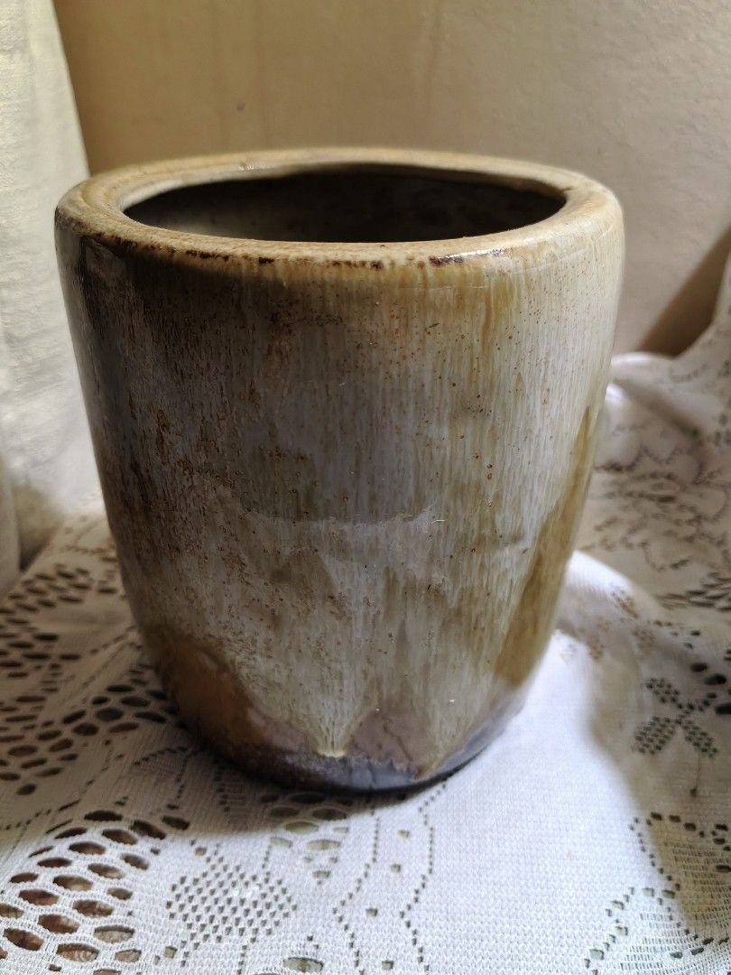 stoneware vase 5.8x5" Japan (Category: Vases & Decorative Bowls) located in Manila. Submitted by luckycharm_215 (Listing ID 1466483868, Image 1). Description: good condition.