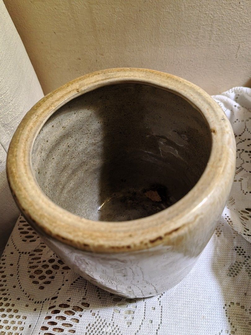 stoneware vase 5.8x5" Japan (Category: Vases & Decorative Bowls) located in Manila. Submitted by luckycharm_215 (Listing ID 1466483868, Image 2). Description: good condition.