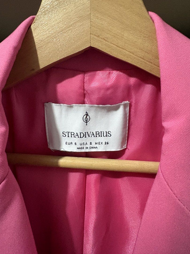 Stradivarius Pink Double Breasted Blazer (Category: Coats, Jackets and Outerwear) located in Makati City. Submitted by amarthas.closet (Listing ID 1466362750, Image 2). Description: .