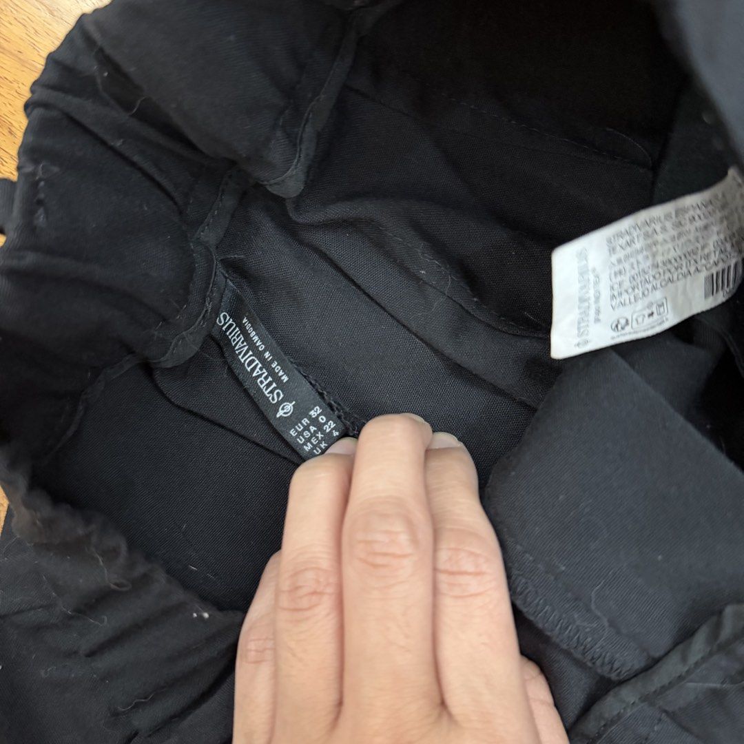 Stradivarius Trousers (Category: Other Bottoms) located in Muntinlupa City. Submitted by myrandomthingz (Listing ID 1466497688, Image 2). Description: .