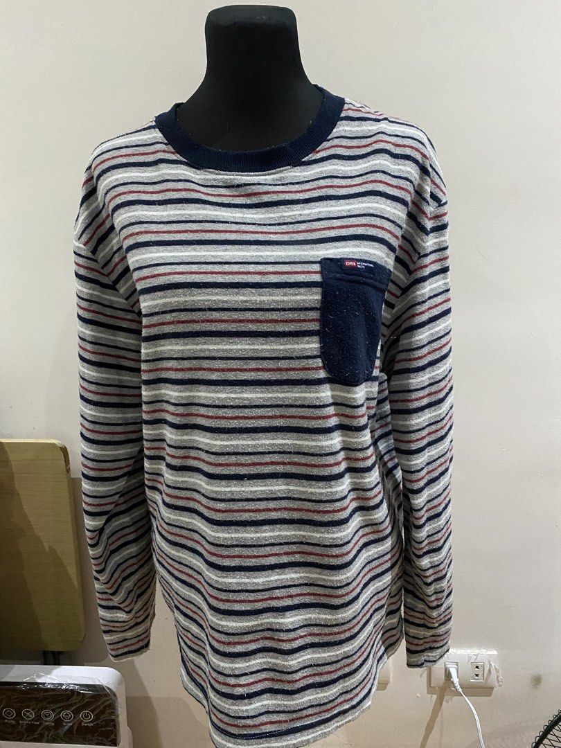 Stripe sweater (Category: Coats, Jackets and Outerwear) located in Manila. Submitted by mpt99876 (Listing ID 1466516677, Image 1). Description: .