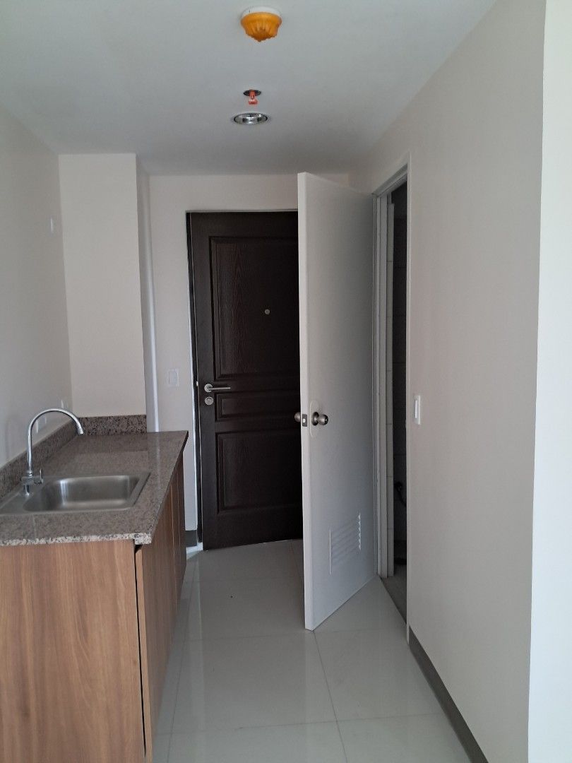 Studio w/Balcony (Category: Apartments & Condos) located in Manila. Submitted by adriankyle03078 (Listing ID 1466412216, Image 2). Description: Turn Baguio’s year-round tourist demand into steady rental income! This 29 sqm unit with balcony offers the ideal size and layout for high-occupancy short-term rentals. ​📍 Location: Marcos Highway, Baguio City 📐 Size: 29 sqm (Studio with Balcony) ​Why Invest Here? ✔️ High tourist demand along major Marc