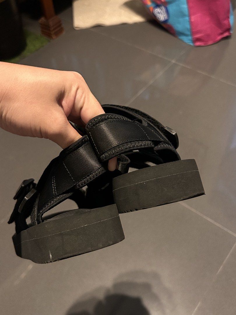 Suicoke kisee-V Sandal (Category: Slippers & Slides) located in Quezon City. Submitted by jaypee.abergas (Listing ID 1466484133, Image 3). Description: Suicoke kisee-V Sandal Deadstock condition Sz 9us fits 8-9us 4k Dm.