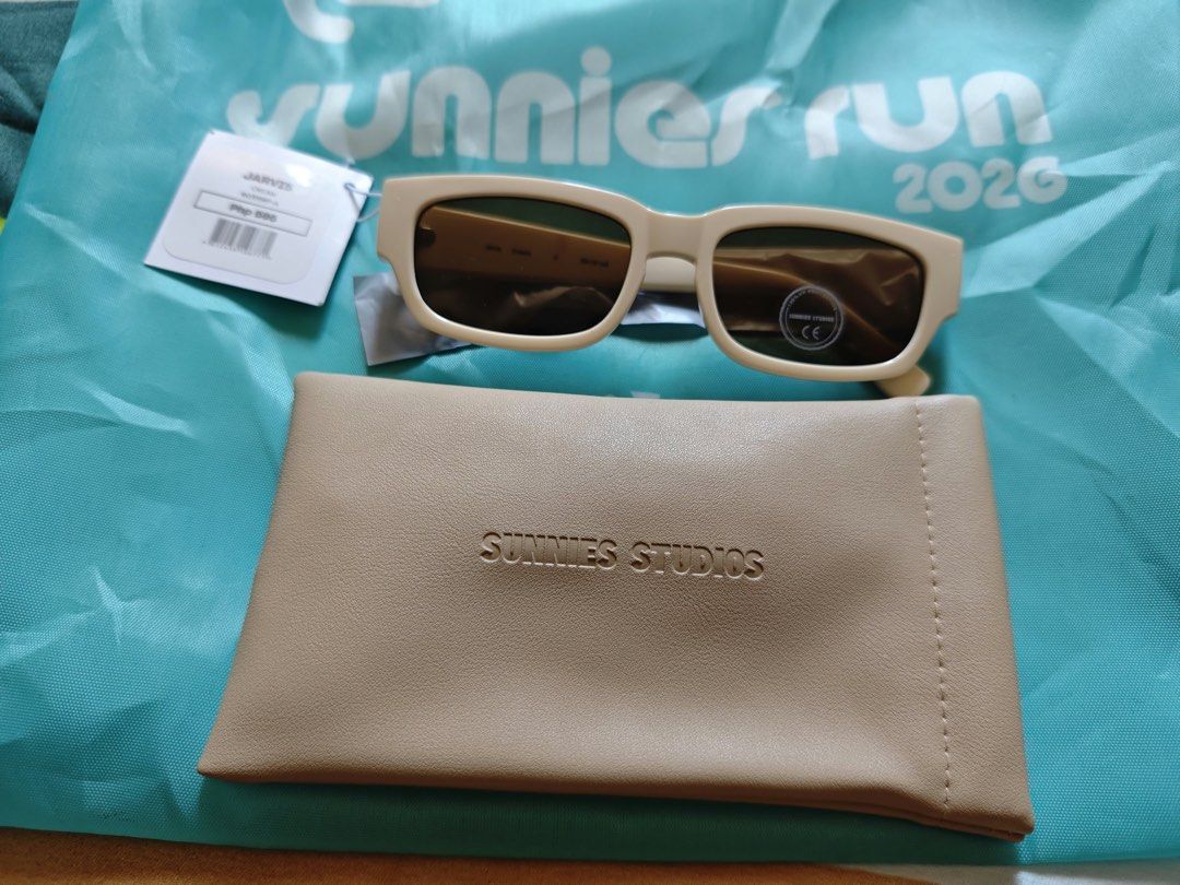 Sunnies Run 2026 Cap Set (Category: Sunglasses & Eyewear) located in Manila. Submitted by peppasellstings (Listing ID 1466425580, Image 3). Description: *REPRICED* Can give the whole set for 600 nalang!! - Cap is unused, sunnies still with tags! Cap - 350 Sunnies - 200 Bag - 150 .