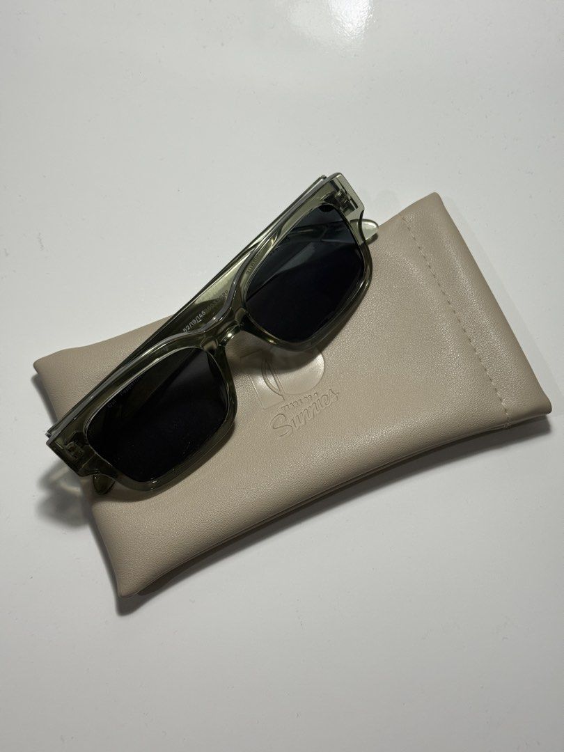 Sunnies Studios [Cal Peppermint] (Category: Sunglasses & Eyewear) located in Pasig City. Submitted by ojacastrol62146 (Listing ID 1466499695, Image 1). Description: Sunnies Studios Cal Peppermint Sunglasses .