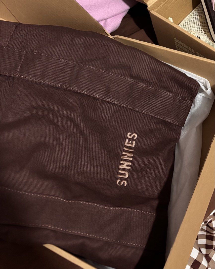 sunnies studios caryall tote in date (Category: Tote Bags) located in General Trias. Submitted by declutteringwithasha (Listing ID 1466295566, Image 1). Description: received today ! rfs: placed 2 orders, preferred the pink one hehehehe.