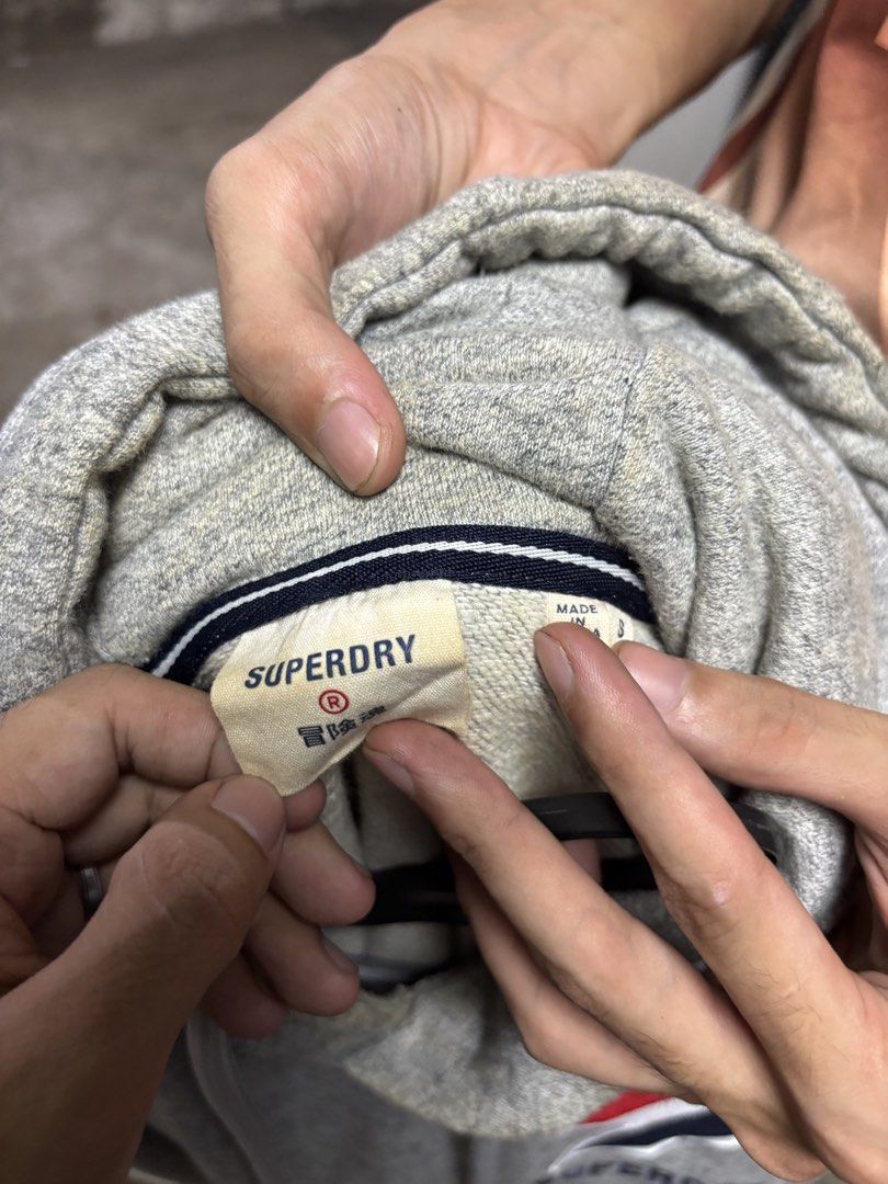 superdry jacket (Category: Coats, Jackets and Outerwear) located in Pila. Submitted by isabelasthriftclothes (Listing ID 1466470643, Image 2). Description: .