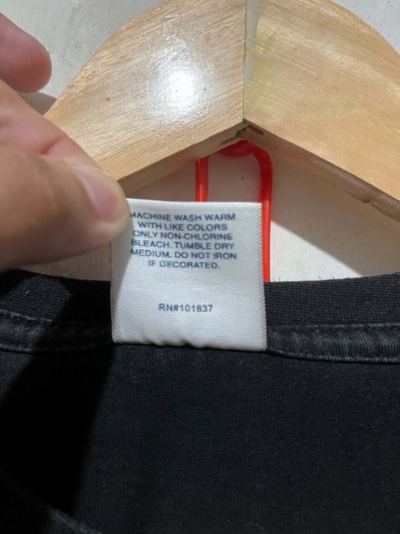 SUPREME BACK DESIGN (Category: Formal Shirts) located in Leyte. Submitted by thriftflip2 (Listing ID 1466353373, Image 3). Description: SUPREME CRASH TEE BACK DESIGN NO ISSUE NO CRACK PRINT SIZE LARGE ON TAG WIDTH 20.5 LENGTH 28 OFF/LEGIT.