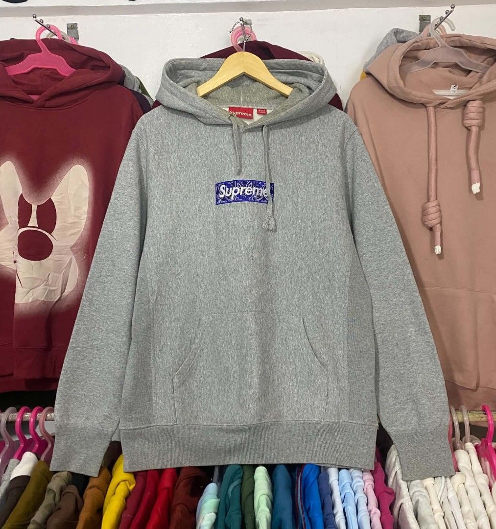 Supreme Box Logo Bandana (Category: Coats, Jackets and Outerwear) located in Baguio. Submitted by rlumberio2600 (Listing ID 1466469462, Image 1). Description: large fitting 23w 28L color rate 9.8/10 needs wash only.