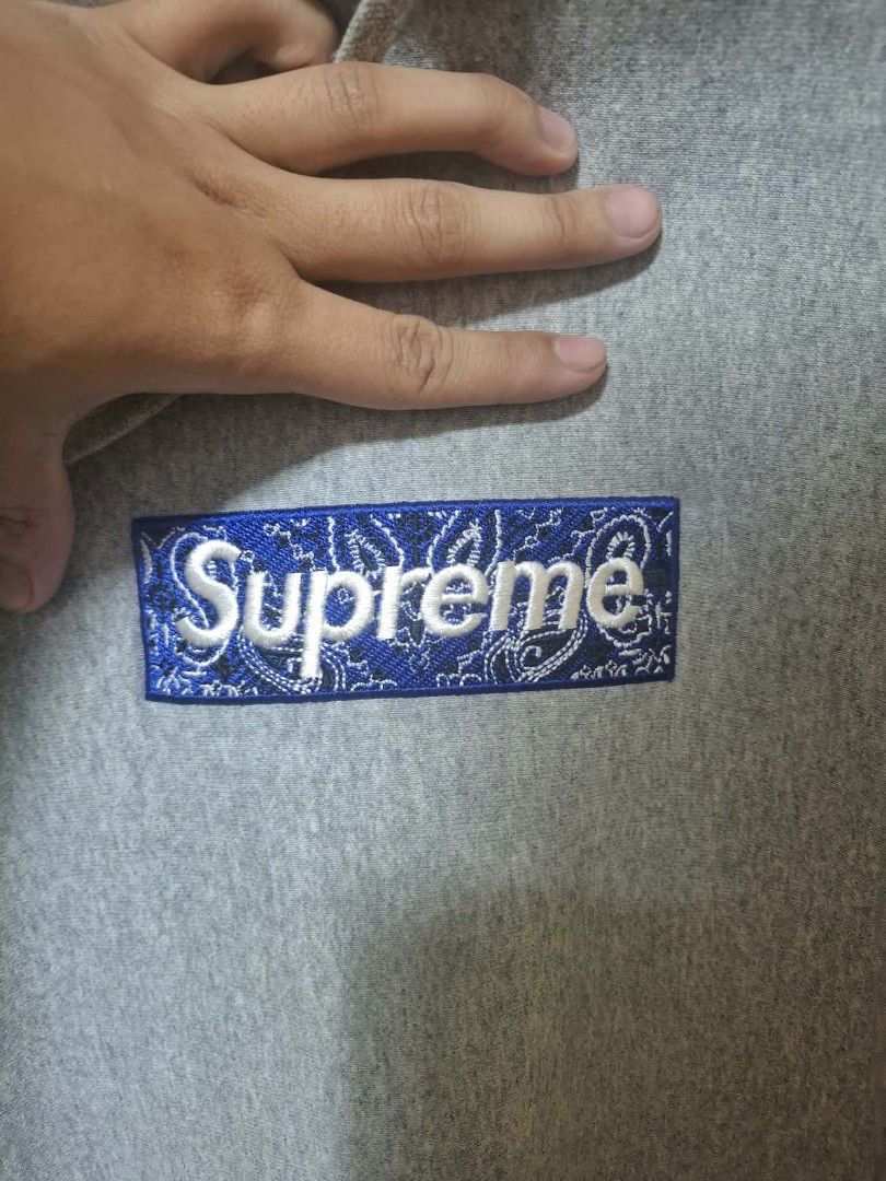 Supreme Box Logo Bandana (Category: Coats, Jackets and Outerwear) located in Baguio. Submitted by rlumberio2600 (Listing ID 1466469462, Image 3). Description: large fitting 23w 28L color rate 9.8/10 needs wash only.