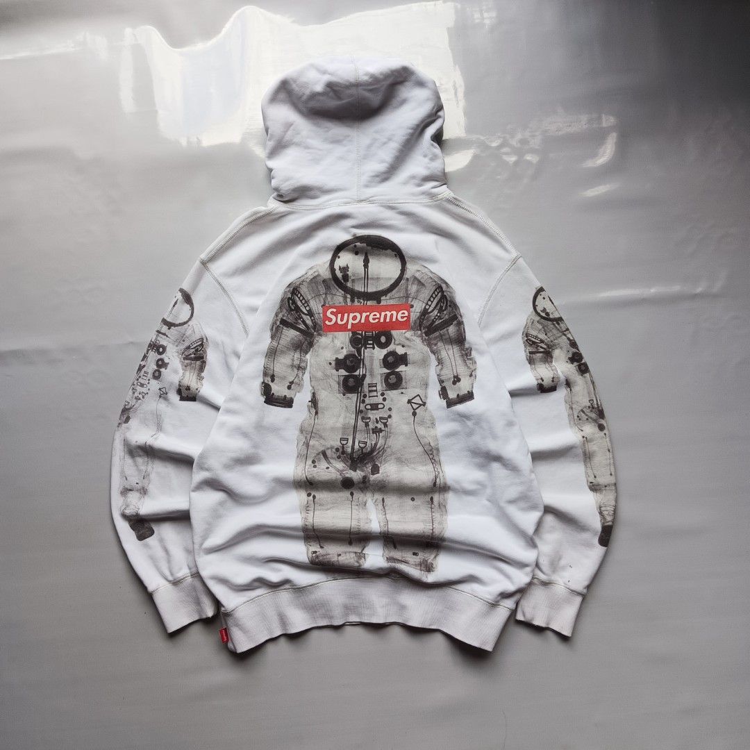 Supreme Tony (Category: Hoodies) located in San Luis. Submitted by 3fted.au (Listing ID 1466436965, Image 1). Description: Supreme Tony Fits L-XL Good Condition 9.5/10 Color Rate Dot Stain needs wash, minimal distress on ribbings (see last photo) Length: 28.5 Width: 22.5 🏷️300.