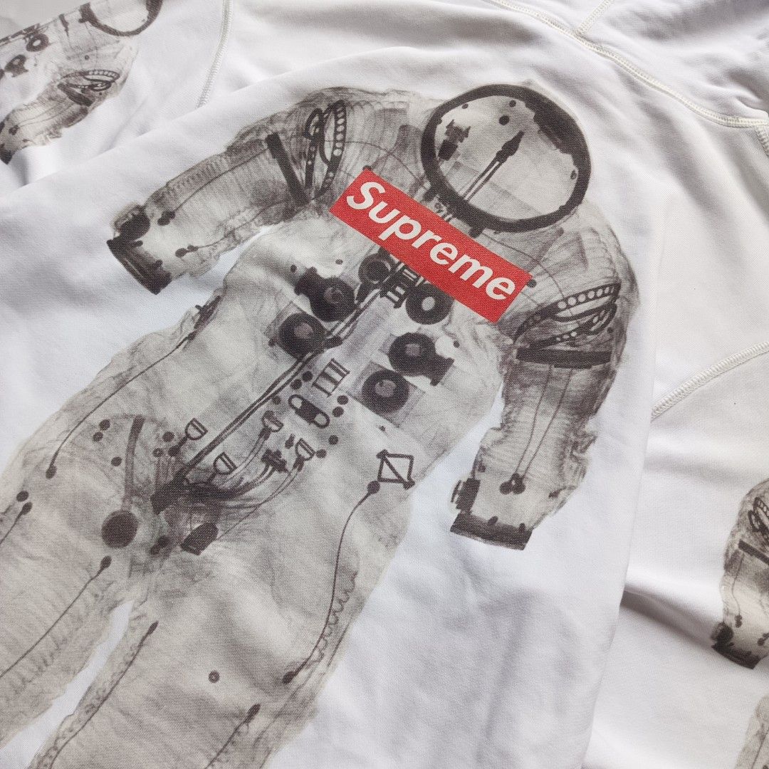 Supreme Tony (Category: Hoodies) located in San Luis. Submitted by 3fted.au (Listing ID 1466436965, Image 3). Description: Supreme Tony Fits L-XL Good Condition 9.5/10 Color Rate Dot Stain needs wash, minimal distress on ribbings (see last photo) Length: 28.5 Width: 22.5 🏷️300.