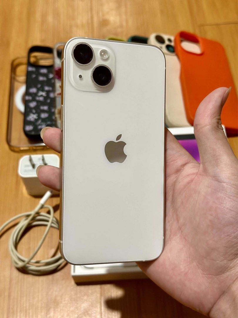 Iphone 14 starlight with box and case (Category: iPhone 14 Series) located in Manila. Submitted by kels020 (Listing ID 1466413740, Image 2). Description: Swap sa android nyo pref ko 2unit na android :) .