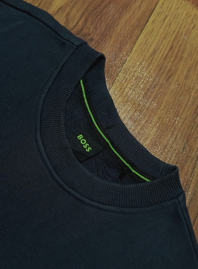 Sweater (Category: Activewear) located in Valencia. Submitted by castilloukay_372f09 (Listing ID 1466436301, Image 3). Description: .