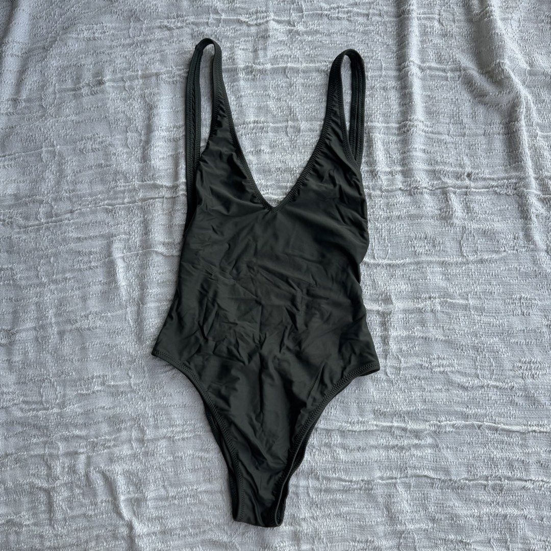 Swimsuit Green Deep V-Neck One Piece (Category: Bikinis & Swimsuits) located in Manila. Submitted by thriftclub.ph (Listing ID 1466500072, Image 2). Description: ▫️Decluttering (too many swimwear!) ◻️ Fits s - m ⬜️ No pad slots ⚪️Best for girls with bigger chest (more flattering fit).