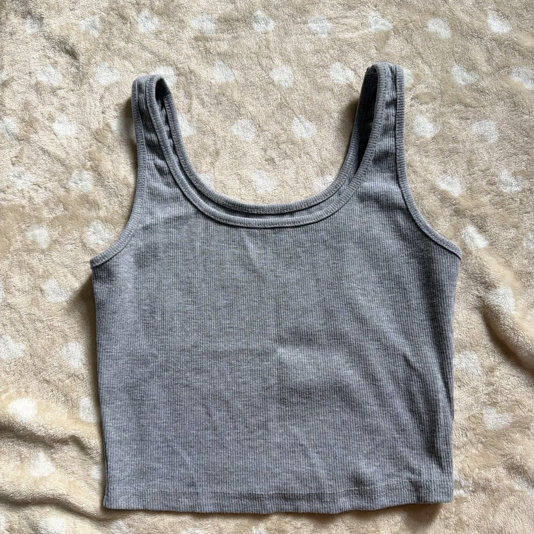 Tank top (Category: Sleeveless) located in Manila. Submitted by shefindshope (Listing ID 1466446910, Image 1). Description: .