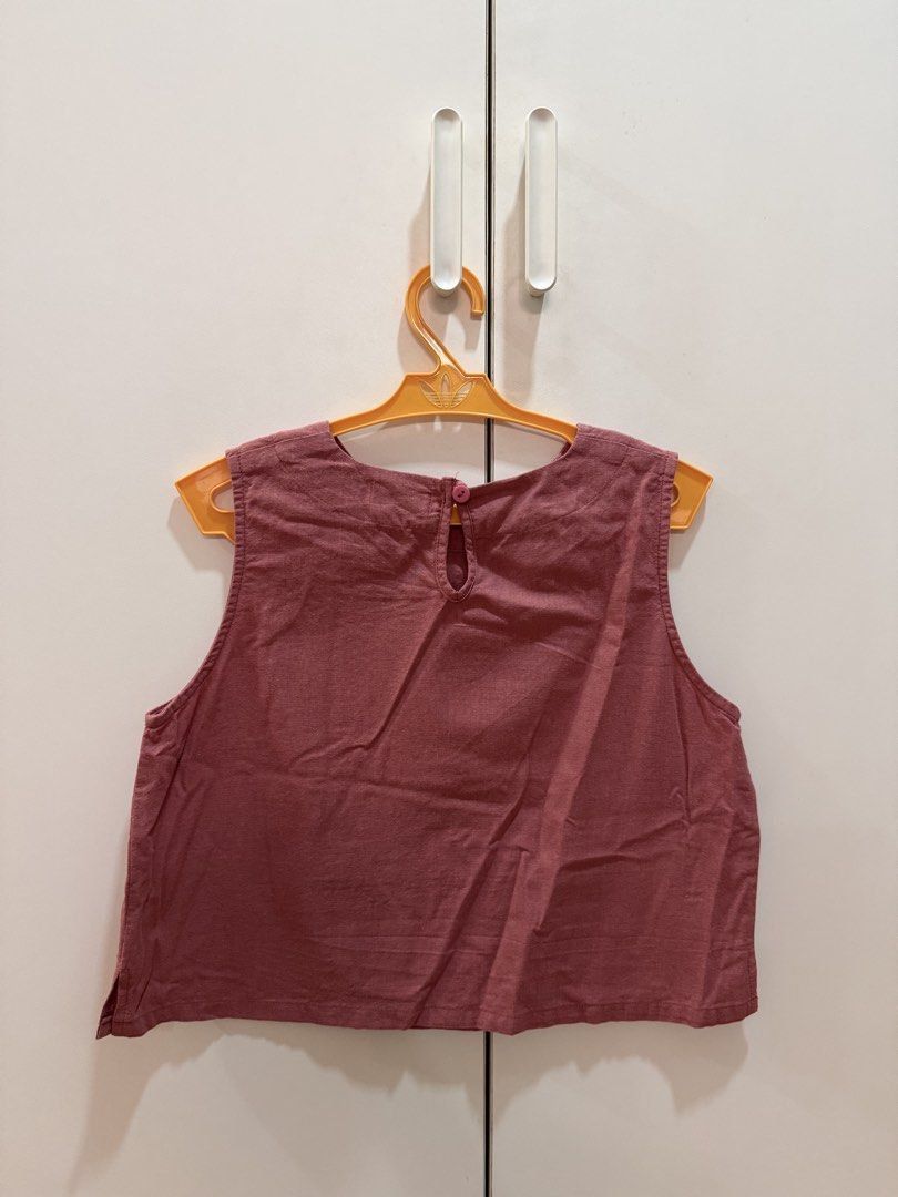 Tayo studio blush linen sleeveless top (Category: Sleeveless) located in Quezon City. Submitted by hazpreloved (Listing ID 1466422746, Image 2). Description: Tayo studio linen sleeveless crop top Blush color Size: 1 (XS-S) See photos for condition Discounts for bulk orders Tags: shein, mango, pull & bear, h&m, cotton on, linen .