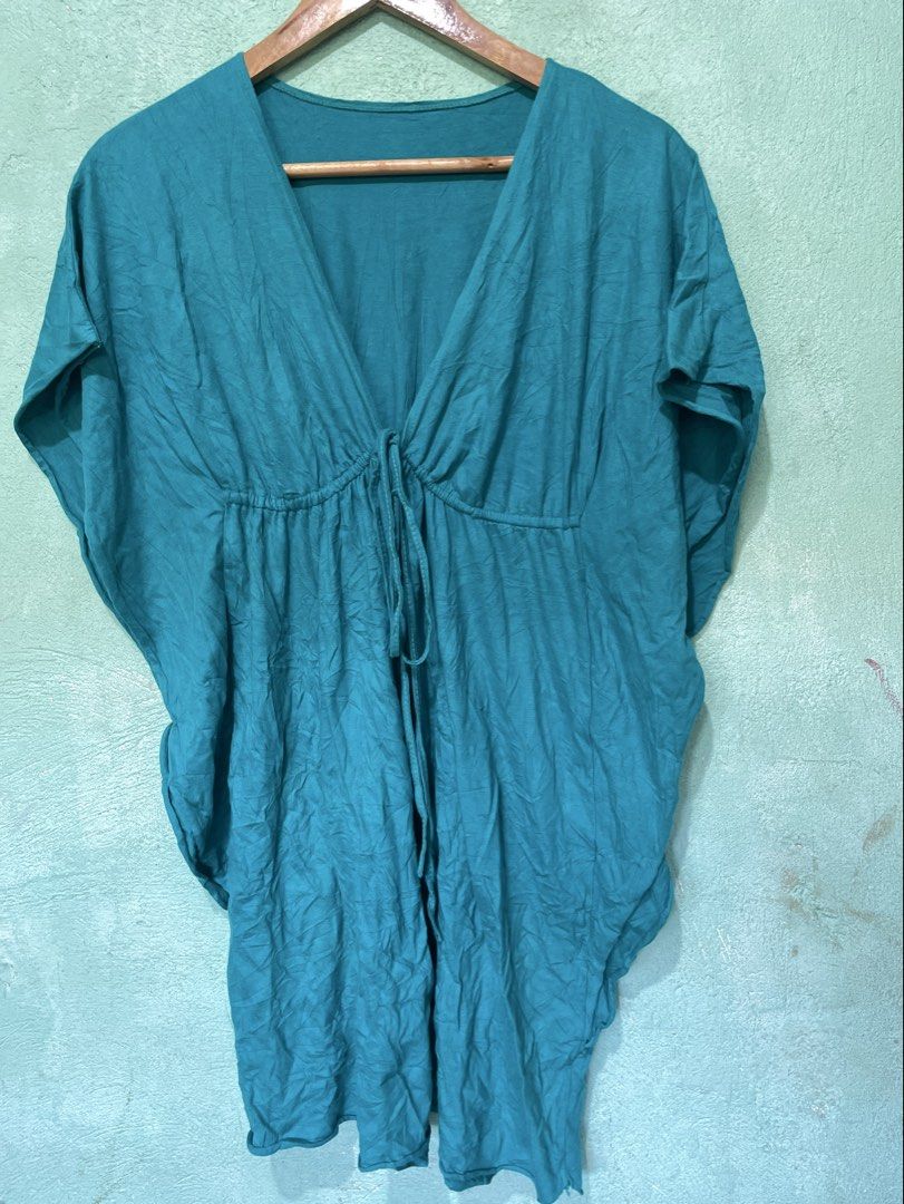teal mini kaftan dress (Category: Dresses) located in Roxas City. Submitted by budgetfindsroxasph (Listing ID 1466387549, Image 2). Description: Cut with a flattering deep V-neckline and relaxed kimono-style sleeves. Wear it on its own as a relaxed mini dress or use it as a chic swimsuit cover-up for beach days! Product Details: Size: Fits Small Color: Teal / Ocean Blue-Green Style: V-Neck Cinch-Waist Kaftan Mini Dress Features: Deep V-neck, rela