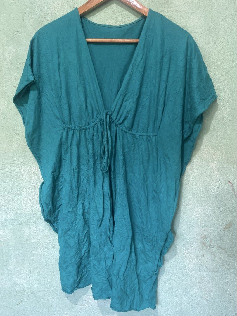 teal mini kaftan dress (Category: Dresses) located in Roxas City. Submitted by budgetfindsroxasph (Listing ID 1466387549, Image 1). Description: Cut with a flattering deep V-neckline and relaxed kimono-style sleeves. Wear it on its own as a relaxed mini dress or use it as a chic swimsuit cover-up for beach days! Product Details: Size: Fits Small Color: Teal / Ocean Blue-Green Style: V-Neck Cinch-Waist Kaftan Mini Dress Features: Deep V-neck, rela