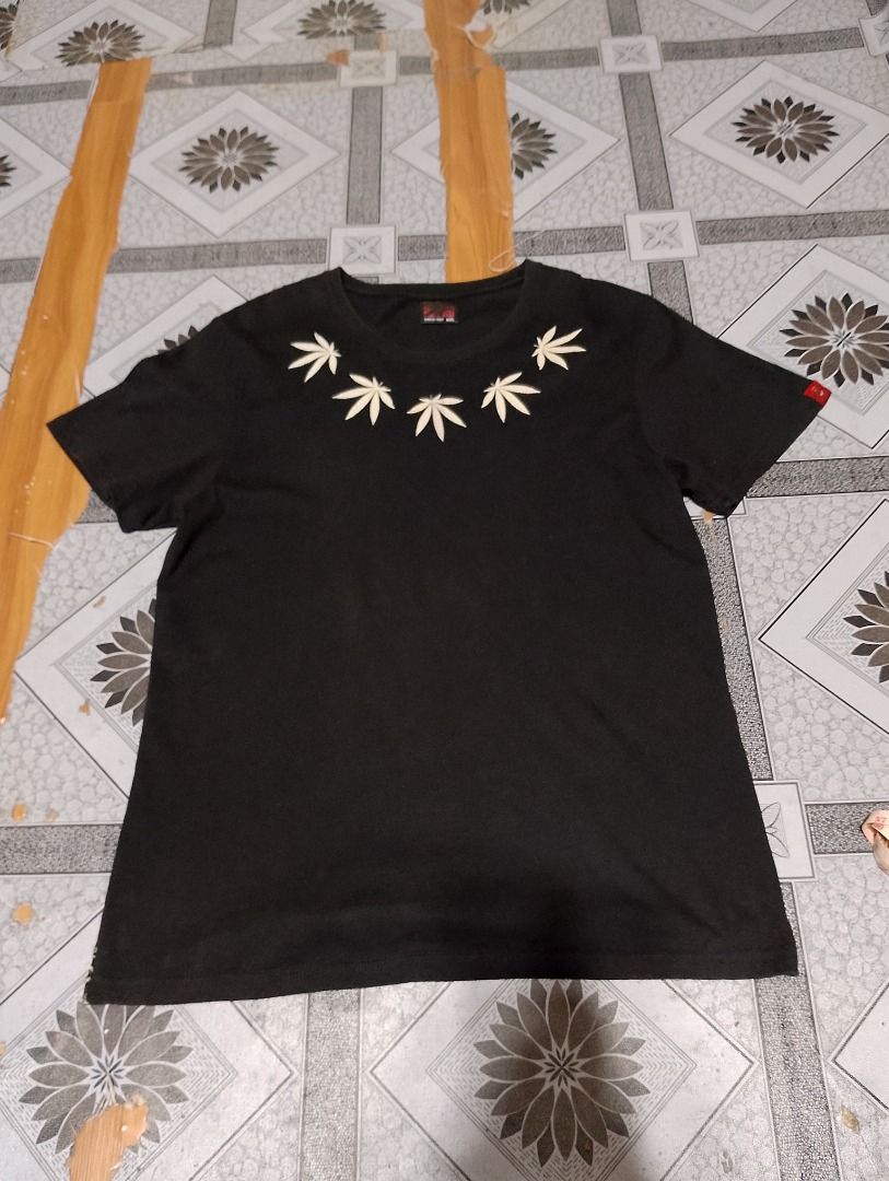 Tedman Black T-Shirt Size M (Category: Tshirts & Polo Shirts ) located in Cavite. Submitted by marvzclothing (Listing ID 1466464576, Image 1). Description: - Brand: Tedman - Size: M - Material: 100% Cotton - Design: Black short sleeve tee with white leaf graphic around neckline and Japan design concept - Details: Red Tedman logo tags on sleeve and hem - Condition: Clean, graphics intact - Style: Comfortable streetwear piece.