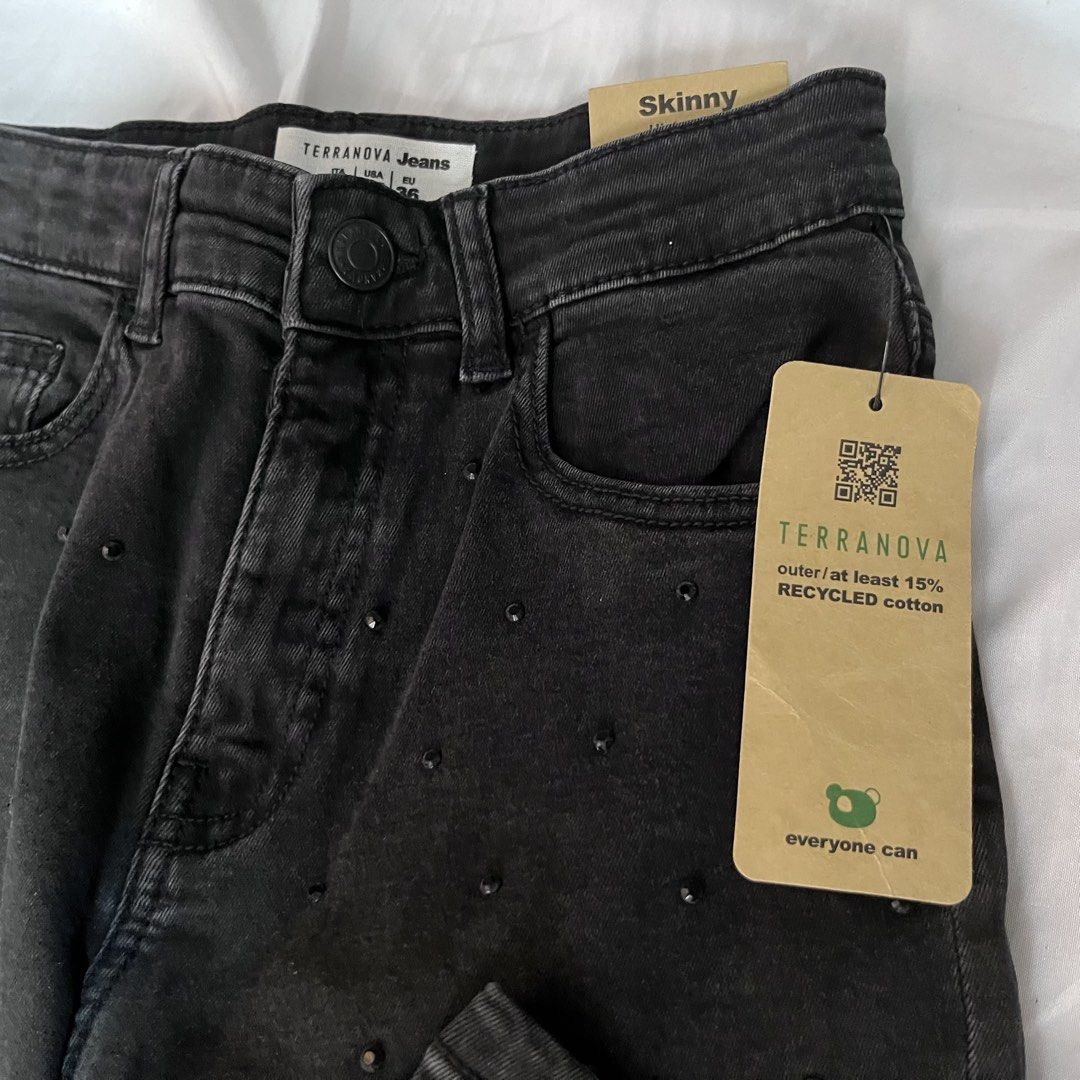 Terranova Black Fitted Jeans (Category: Jeans) located in Subic. Submitted by cyrelll (Listing ID 1466469118, Image 2). Description: SIZE : 23-24 inches.