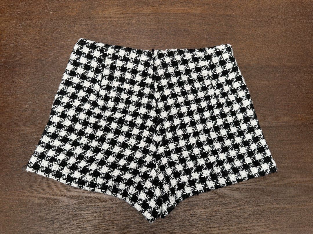 Terranova Tweed Skort (Category: Skirts) located in Bulacan. Submitted by thriftbagcollections (Listing ID 1466356739, Image 2). Description: - Brand: Terranova - Size: Small (tag attached) - Pattern: Black and white houndstooth - Style: Structured skort (shorts disguised as a skirt) - Closure: Back zip - Details: Classic winter tweed fabric with clean interior lining - Condition: Brand new with tags.